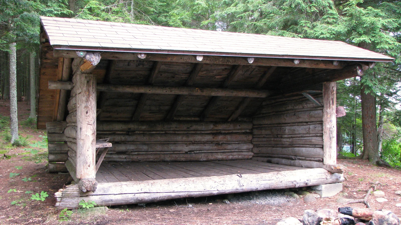 Adirondak Loj backcountry hut photo