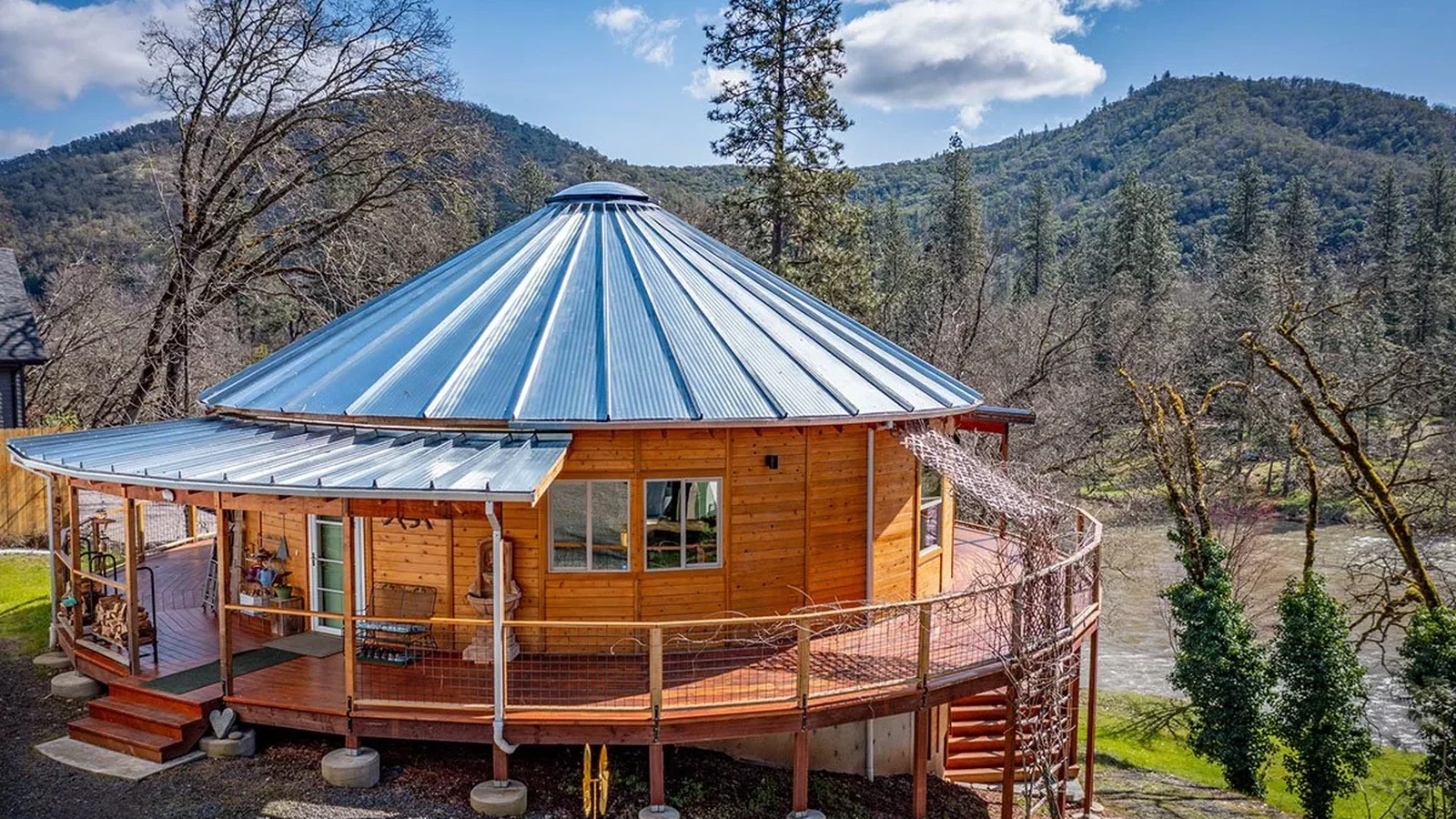 Gold Basin Yurt backcountry hut photo